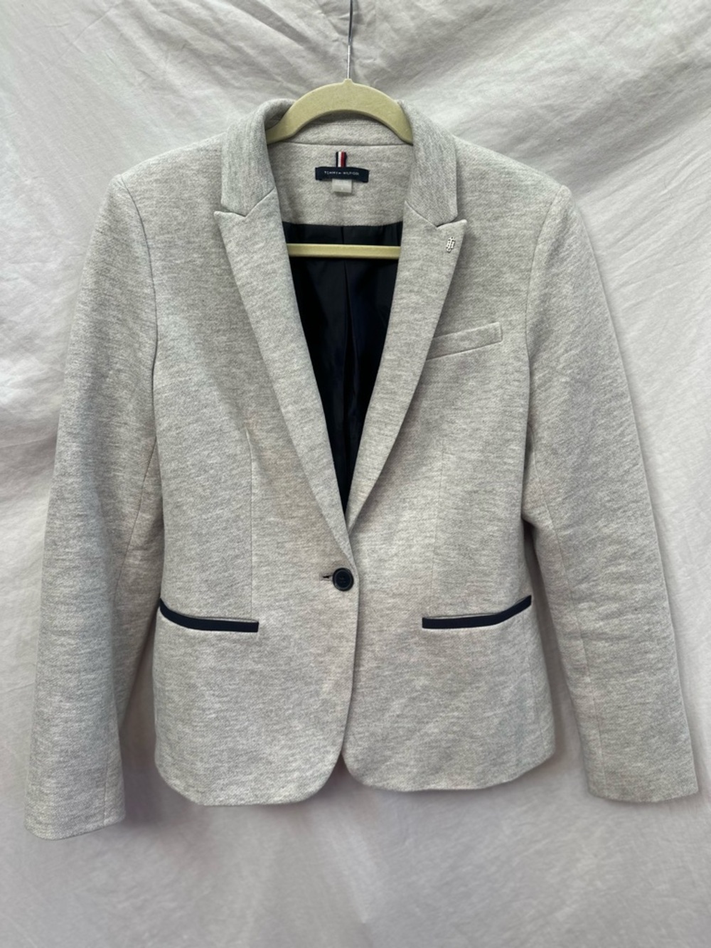 Tommy Hilfiger Light Gray Single-Button Blazer with Dark Trim